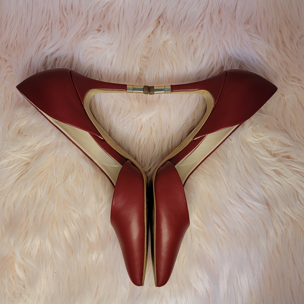 Gently used like new Aldo Cadussa Pumps - Picture 7 of 7